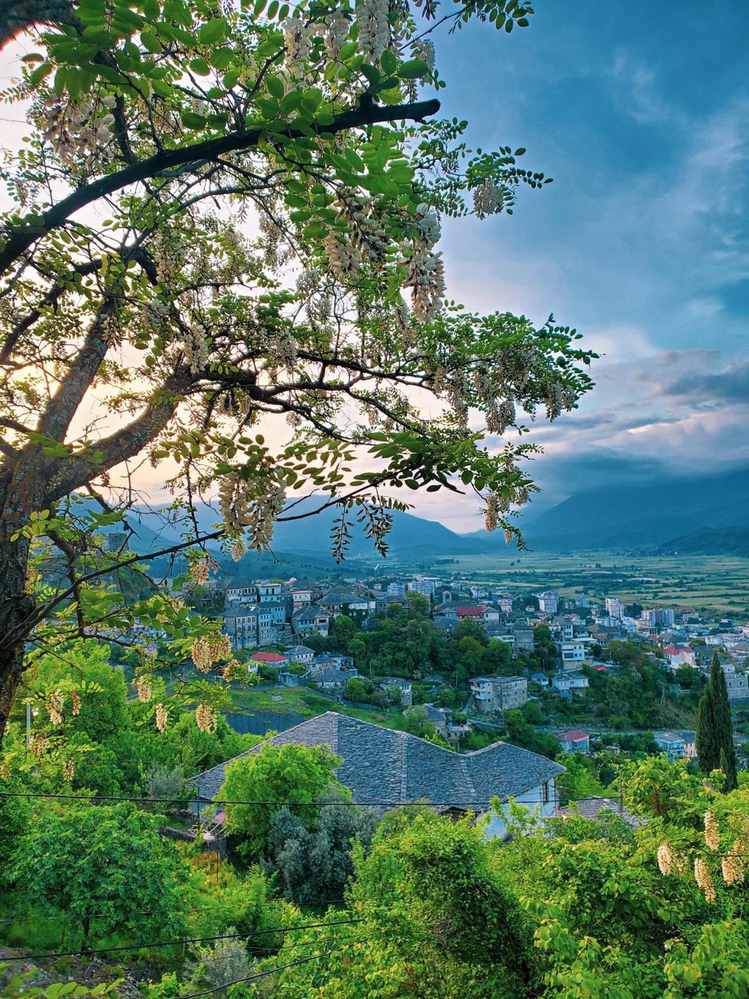 Clockwise Guestrooms Gjirokastër Екстериор снимка